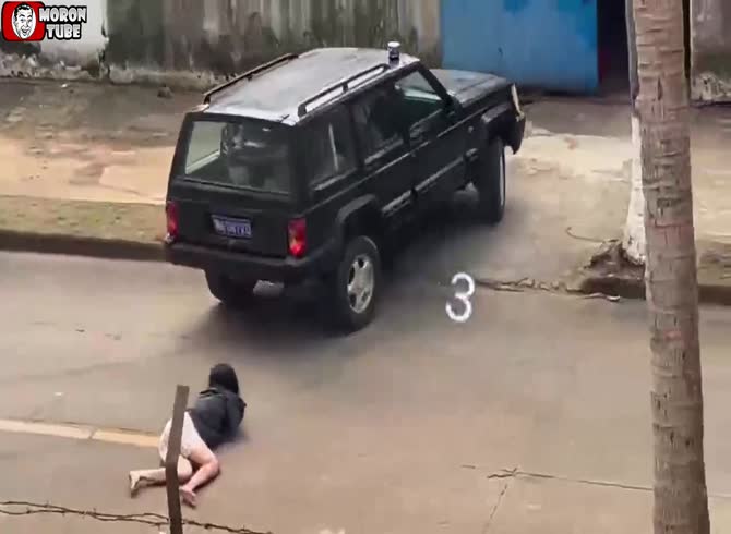 Video :A stuntwoman, 22, was struck by a Jeep while filming in China
